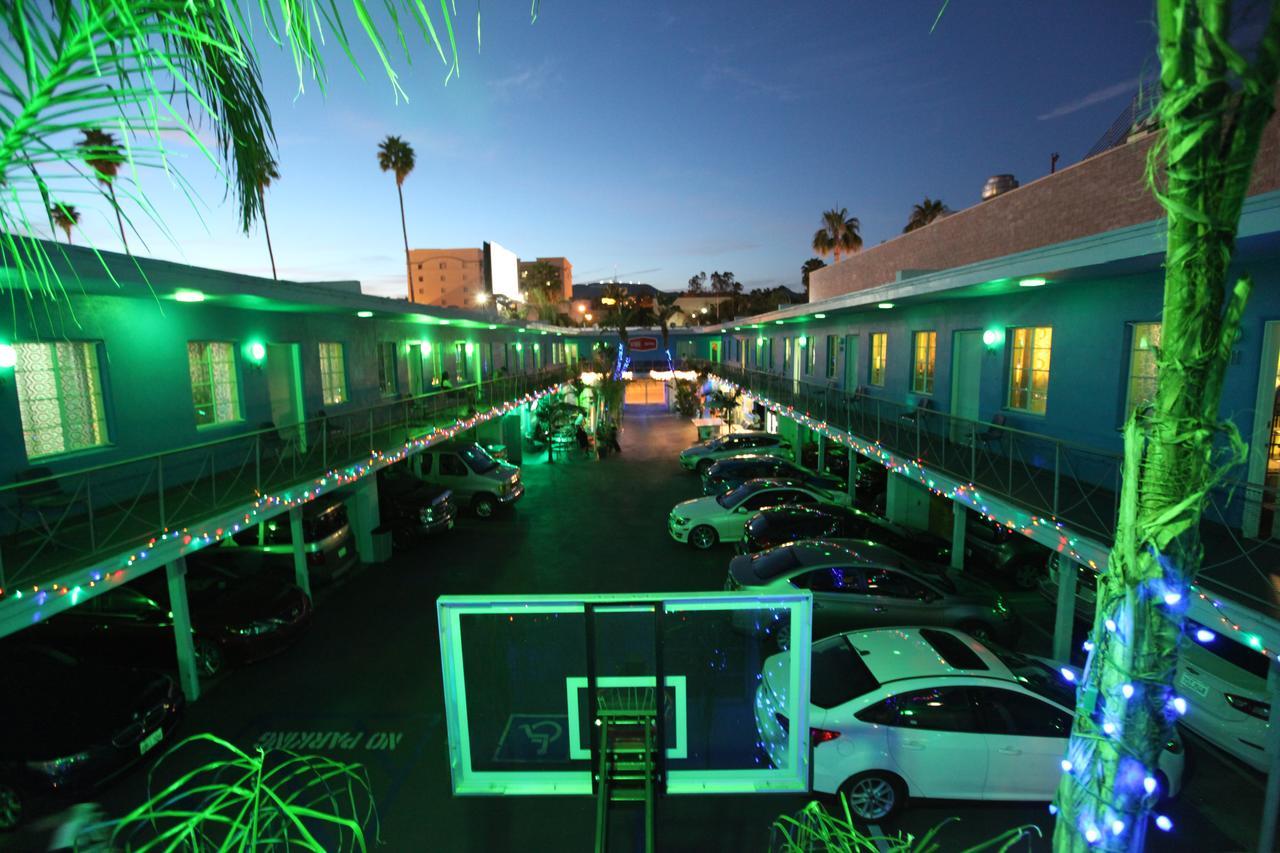 Banana Bungalow Hollywood Hotel & Hostel Лос-Анджелес Экстерьер фото